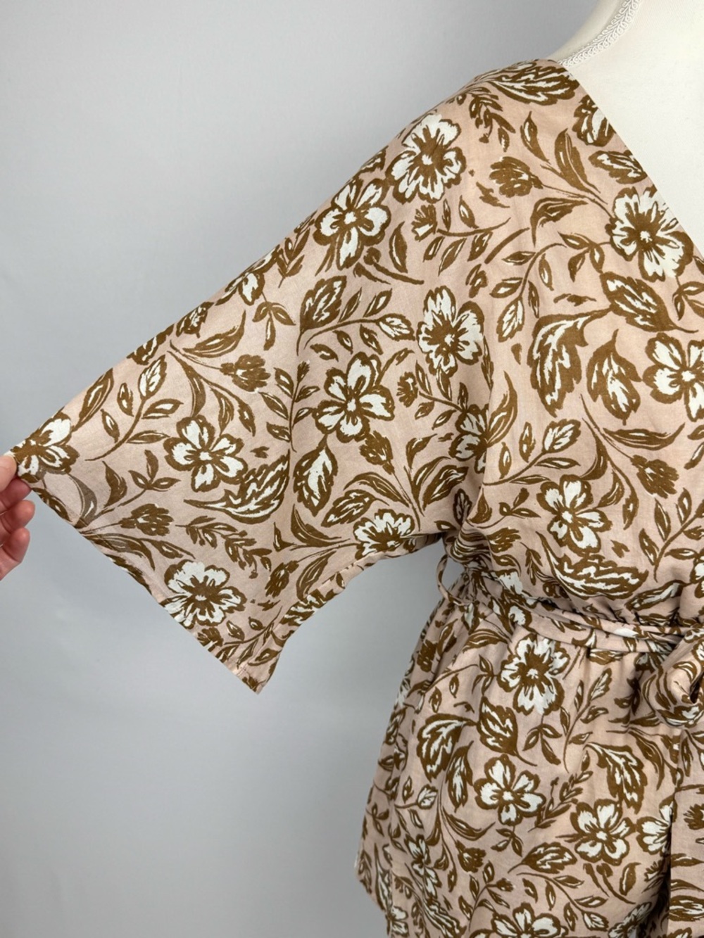 New Baltic Born Connor Romper Taupe Floral Short Sleeves Belted Pockets Small - Picture 6 of 11